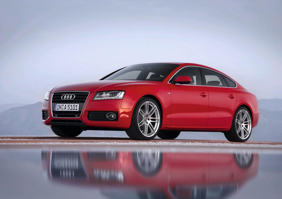  Audi A5 Sportback 2.0T S-Line 2009 года  (фото 2 из 32)